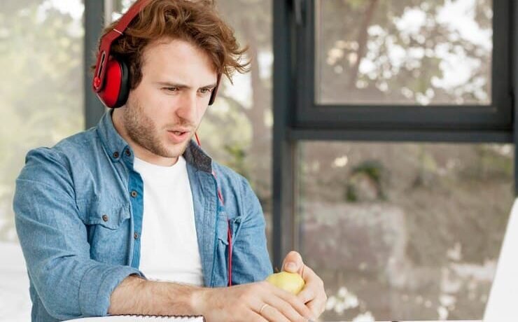 tutor-home-wearing-headphones_23-2148573970 (1)