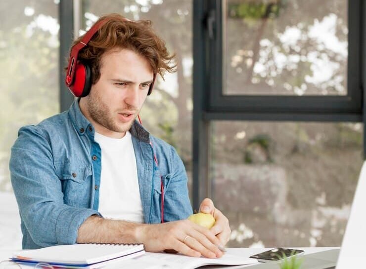 tutor-home-wearing-headphones_23-2148573970 (1)